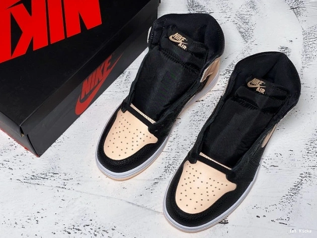 1st Kicks 555088-081 1 Retro High Black Crimson Tint Jordan Air 0716
